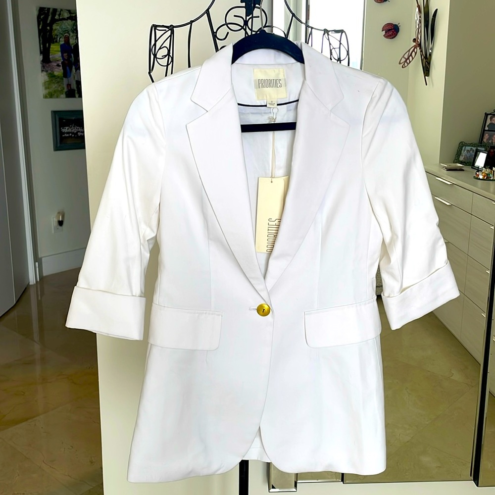 PRIORITIES WHITE ELBOW LENGTH SLEEVES BLAZER